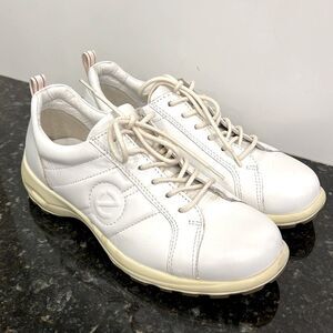 Ecco Women’s White Walking shoes. Size 36.(5/5.5)